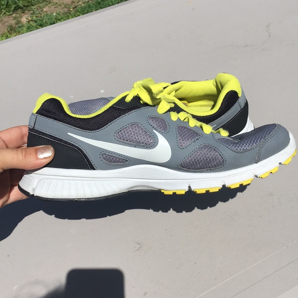 Nike revolution 2 excellent used condition